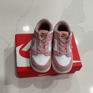 Nike Kids Sneakers in Pink and White